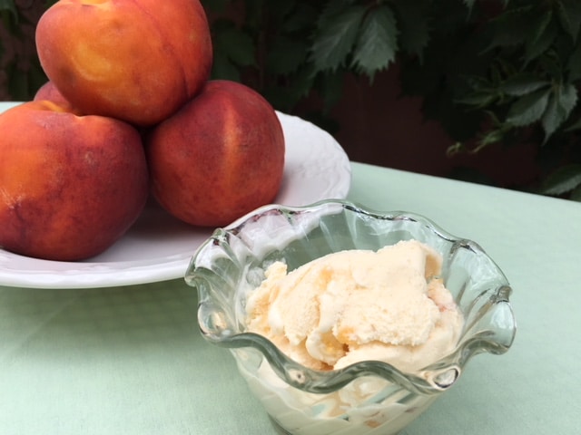 Easy fresh peach ice cream 1